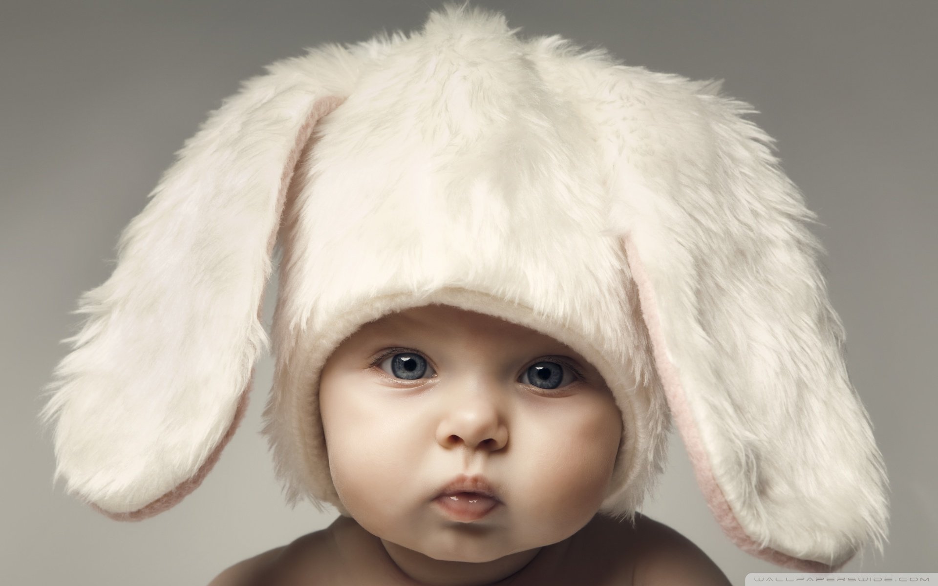 供卵费用捐卵女孩孕早期为宝宝的明亮眼镜而奋斗